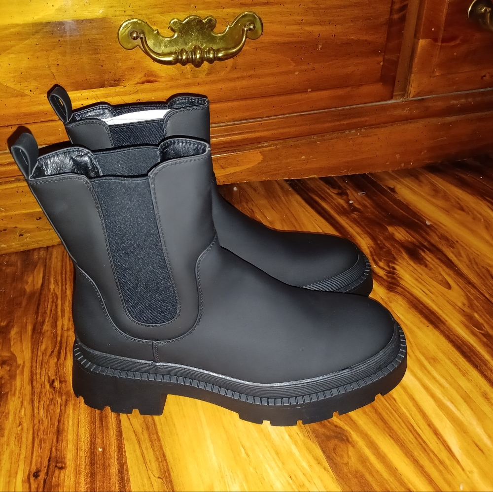Chelsea styled boots